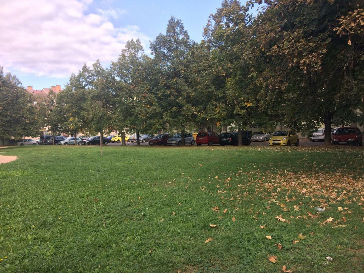 Central Zalaegerszeg Bagian luar foto